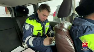 Полицейские пресекли опасную поездку лыжника на буксире иномарки по центральным улицам Магадана