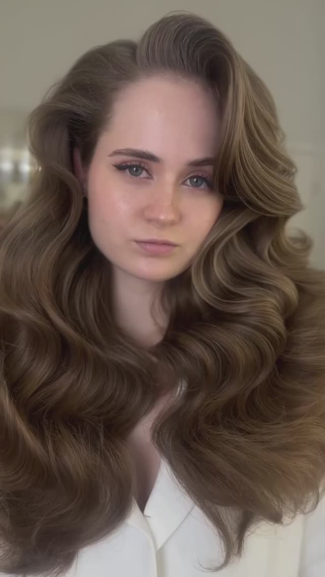 Объемные локоны на длинные неокрашенные волосы #прическа #укладка #волосы #мальвинка