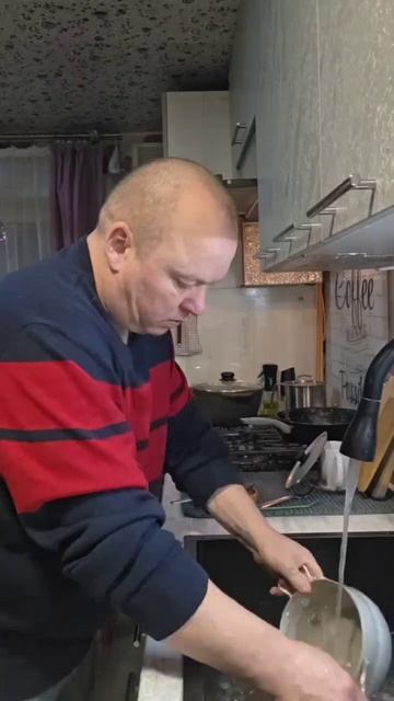 Готовлю картофельный суп с индейки 🍲 Катюша учуяла, сейчас подниму ее🥰  #супсиндейки #индейканаужи