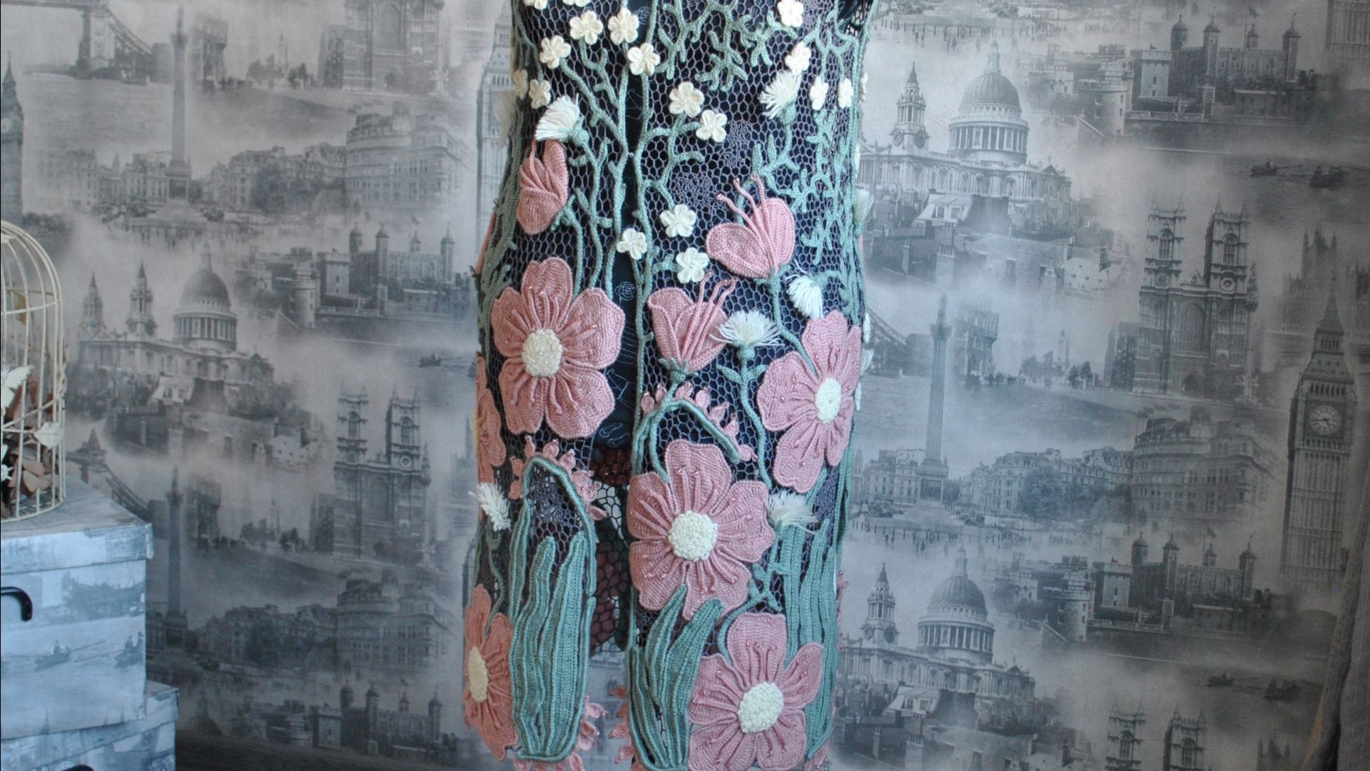 Жилет из полушерсти в технике ирландского кружева. Вяжем вместе легко и просто.