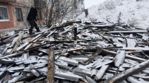 якут в деле , дрова в чум .