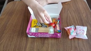 Распаковка сладостей