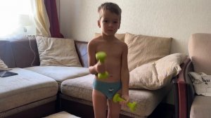 Тренировка дома с папой