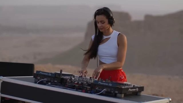 Mr Credo — Плачет Азия