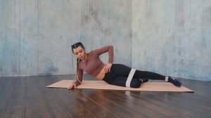 Подъём ноги лёжа на боку с тканевой резинкой (6)