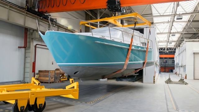 Покраска корпуса стальной яхты Courage 35