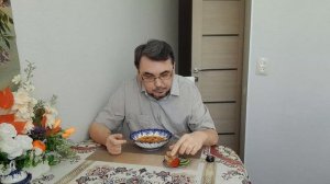 Обед. Поел с могучим аппетитом из тарелки Гжель. Имею право!  11.03.2026