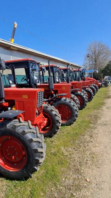 Большая стоянка Тракторов Беларус