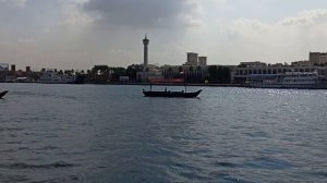 Лодочки Арба переправляют людей с берега на берег!