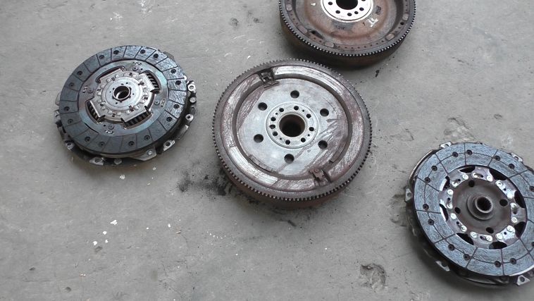 Замена двухмассового маховика на одномассовый на Фиат Скудо 2,0 Fiat Scudo 2016 2часть