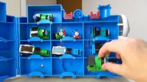 Детям. Играем с коллекцией паровозиков Томас