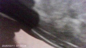 Для защиты обуви от воды рекомендую начищать её обувным воском (в примере SALTON)