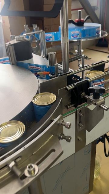 Этикетировочный автомат NOVA FLEX нанесение полипропиленовой этикетки на жестяную банку