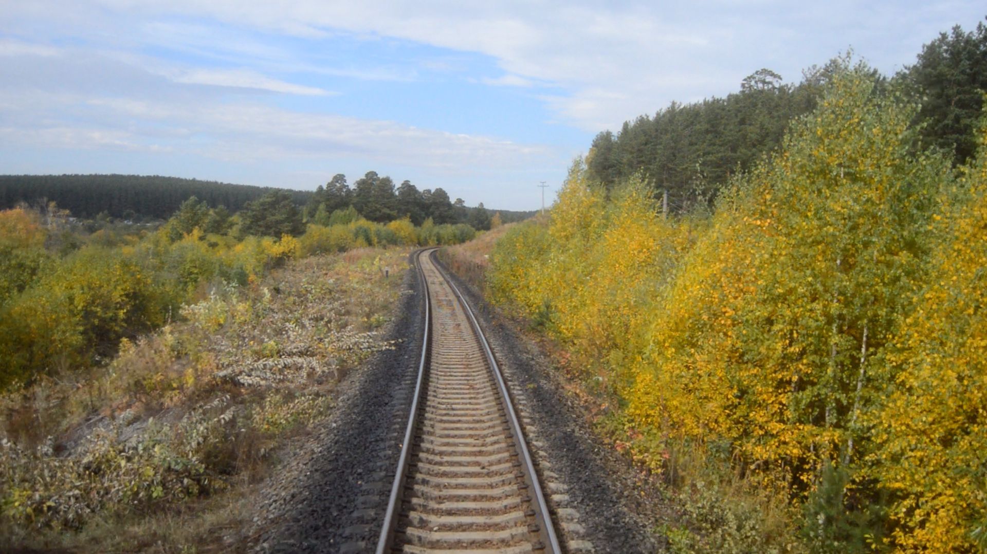Вид из последнего вагона поезда 380 на подъезде к Верхнему Уфалею_20220919