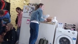 182 2021.04.18_14.04.51 Маня встречает гостей.