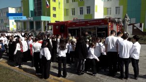 Школьников Нальчика продолжают обучать правилам поведения во всякого рода чрезвычайных ситуациях