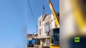 وزنه طن.. انتشال صاروخ غير منفجر من أحد المباني في مدينة كودهشت الإيرانية