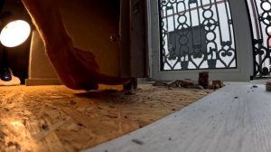 Подрезаем старые двери без снятия с петель 🔧(Мы купили дом в Португалии)