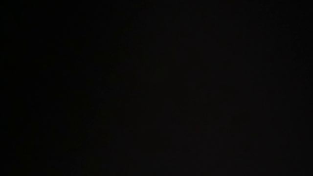 психически неуравновешенная вечером устроила грохот на лестничноц площадке