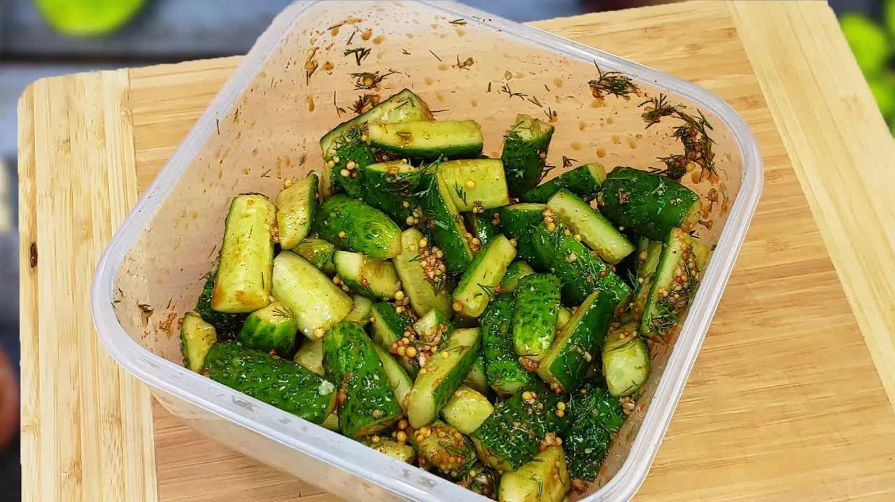 Огурцы «Минутка» сделал — и сразу на стол. Гости думают, что мариновались всю ночь