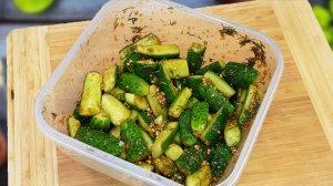 Огурцы «Минутка» сделал — и сразу на стол. Гости думают, что мариновались всю ночь