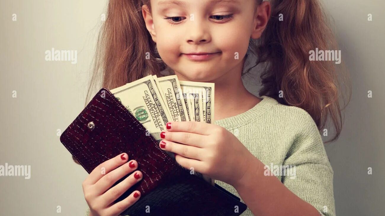 ВОЗЬМУ ЭТО ДЛЯ ДОЧКИ_ ОНА НАШЛА В ПАЛЬТО МИЛЛИОН