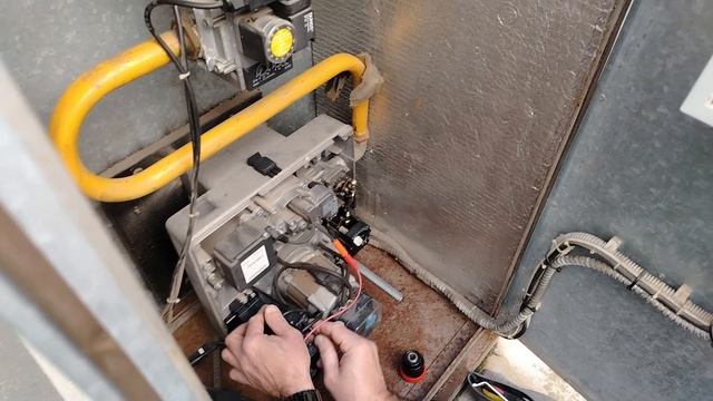 Меняем менеджер горения W-FM05 горелки Weishaupt WG10