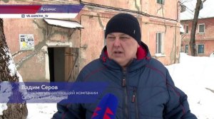 Крыша обрушилась под тяжестью снега в доме 12 по улице Матросова в Арзамасе