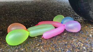 Эксперимент: Машина против всего! Давим хрустящее и мягкое — Самое залипательное видео 🚗💥