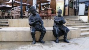 Туристический гДербент,прогуливая по городу мы увидели памятники , у памятников своя история