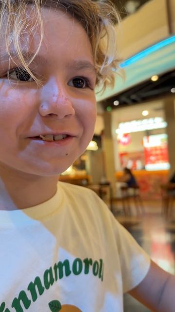 Съели вкусный круассан 🥐