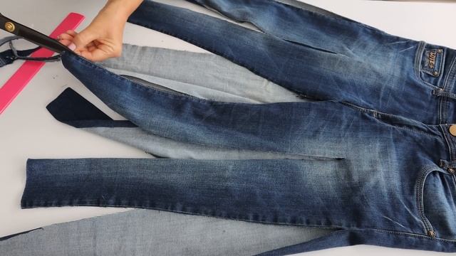 В дорогом бутике и стала собирать старые джинсы. Разрезаю их и экономлю