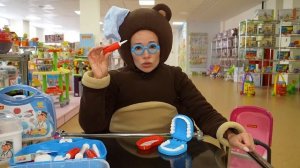 Играем в доктора _ Стоматолог Медведь _ Маленькая Вера и Медведь влог(1080P_60FPS)