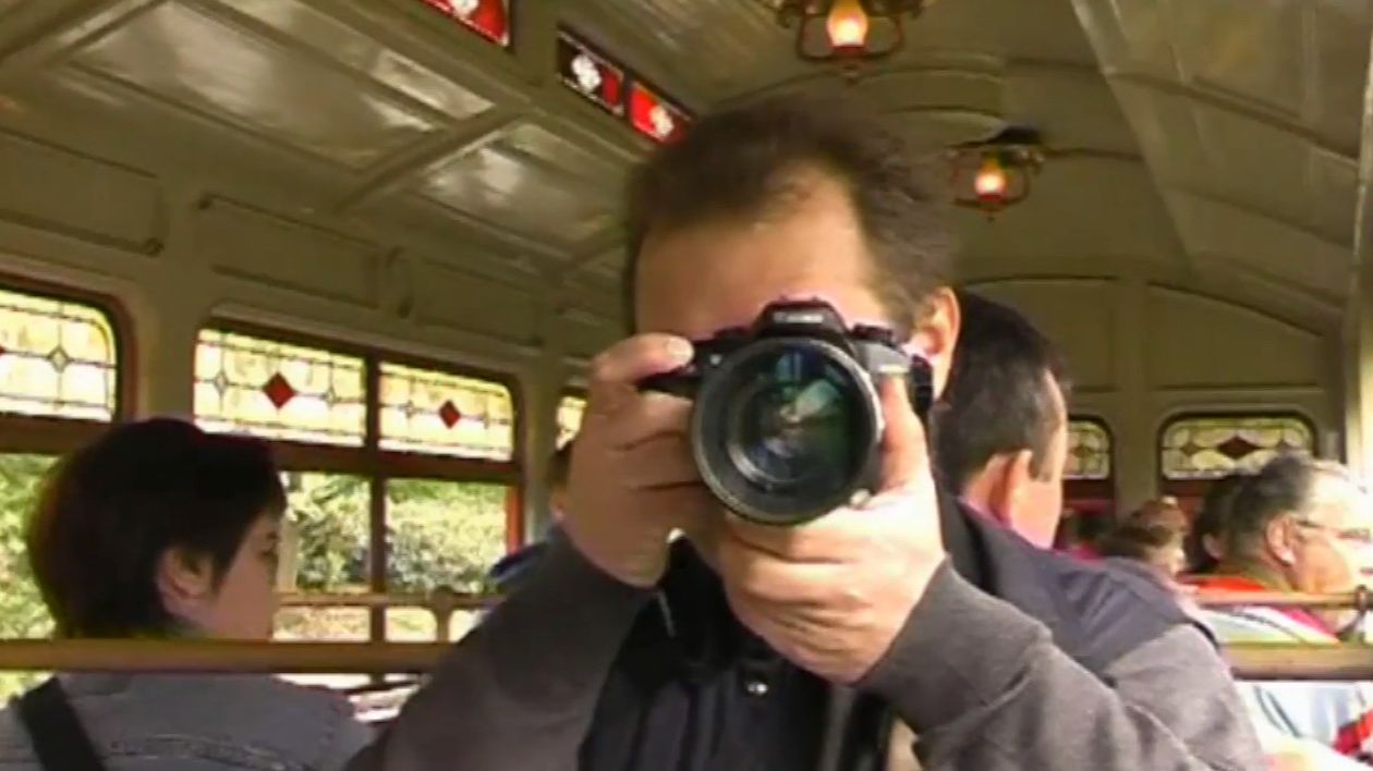 "РОЗОВЫЙ ПАРОВОЗ" парижского Диснейленда в клипе моей песни о ЖЕНСКОЙ КРАСОТЕ, ГАРМОНИИ и ВЕСНЕ