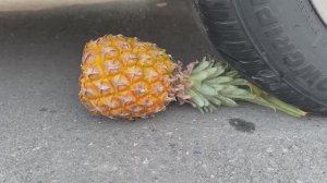 Эксперимент: Машина против Игрушек, Фруктов и Конфет — Давим хрустящее и мягкое! 🚗💥