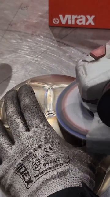 🔥 Изготовление футбольного мяча методом сварки — это сочетание техники и страсти к футболу ⚽️.