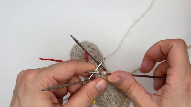 Вяжем ножку от подъема петель до закрытия.