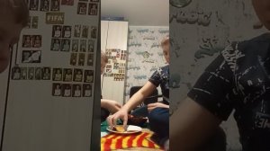 пробуем наггетсы с  кисло-сладким соусом и кетчупом