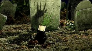 Ночная битва с Зомби на кладбище.