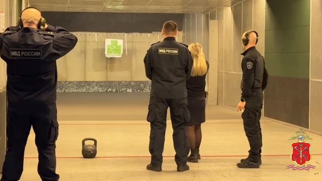 Прекрасная половина петербургской полиции посоревновалась в меткости