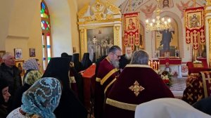 Крестный ход и напутствие священника в Часовне Обретений Главы Иоанна Крестителя