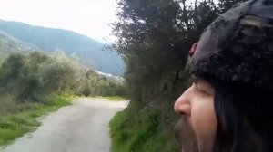 ΟΥΤΕ ΜΙΣΗ ΤΡΙΧΑ