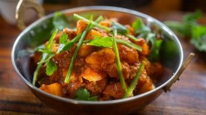 Картофель в золотистом карри – рецепт с восточным характером