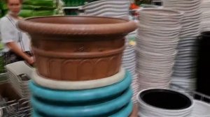 Выбор цветочных горшков в Леруа