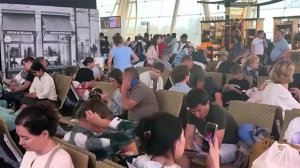 Тысячи российских туристов застряли в Таиланде на неопределенный срок.