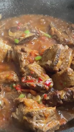 Нежные говяжьи рёбра с картофелем по-деревенски 🍖