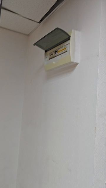 Помещение площадью 15 м2 на первом этаже с отдельным входом.