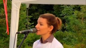 Умничка,красавица,замечательная певица с прекрасным голосом,поющая душой.