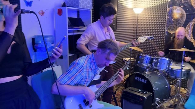 Поем и играем. Живой вокал и инструменты