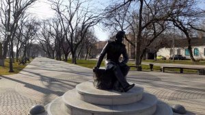 Памятник русскому поэту. Читаю стихи.  11.03.2026